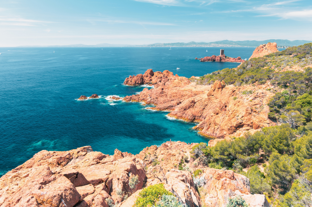 Découvrez l'Esterel avec HEP TAXI : circuits touristiques sur mesure.