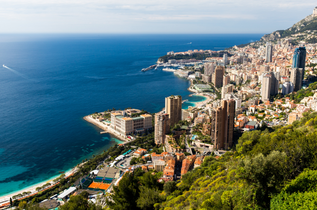 Découvrez Monaco et son Palais avec HEP TAXI : circuits touristiques sur mesure.
