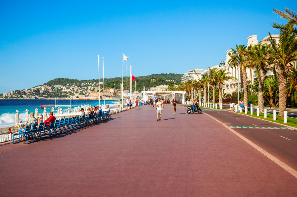 Découvrez Nice et la Promenade des Anglais avec HEP TAXI : circuits touristiques sur mesure.