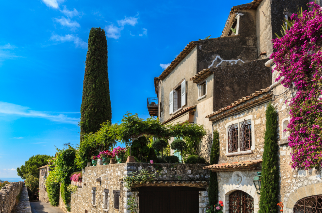Découvrez Saint-Paul de Vence avec HEP TAXI : circuits touristiques sur mesure.